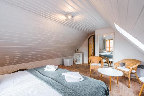 Superior Triple Room image 7
