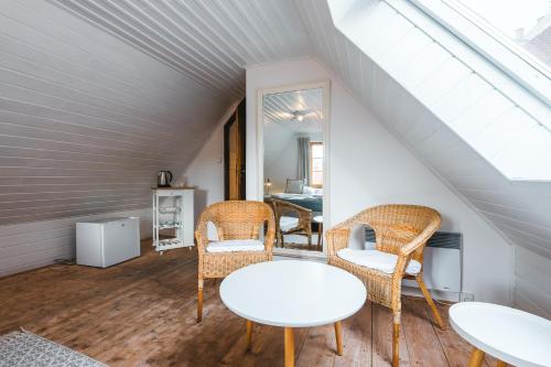 Superior Triple Room image 6