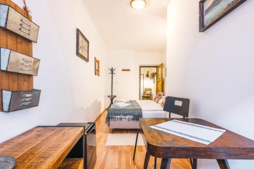 Superior Double or Twin Room image 6