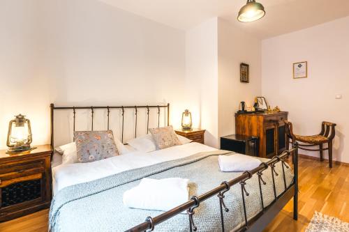King Room image 2