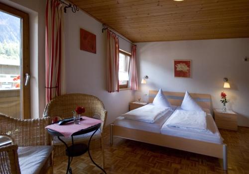 1 queen bed