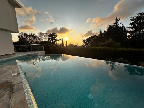 Sea View villa w infinity pool