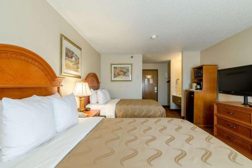 Quadruple Room with Two Queen Beds - Non Smoking/Interior Corridor