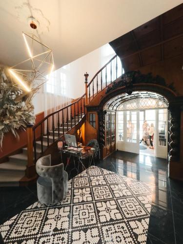 大堂, Nest in 傑爾