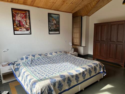 2 twin beds