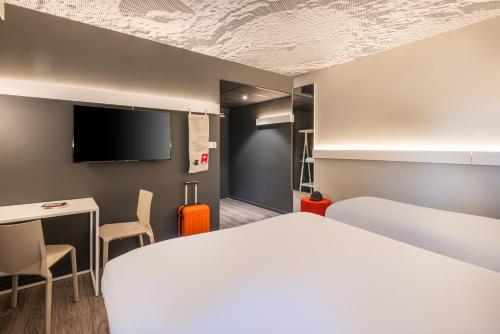 Sleeps 3