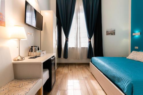 Deluxe Double Room image 10