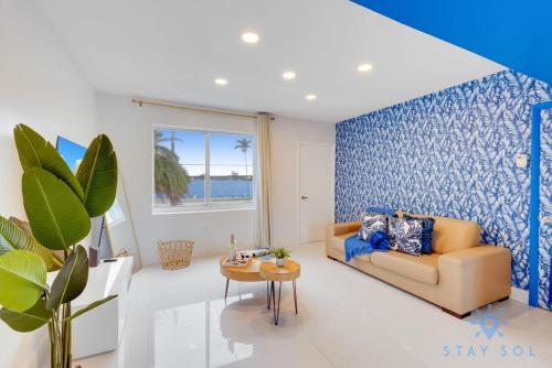 Free Parking - Bay View - Pool - Step To Beach in Hollywood, USA