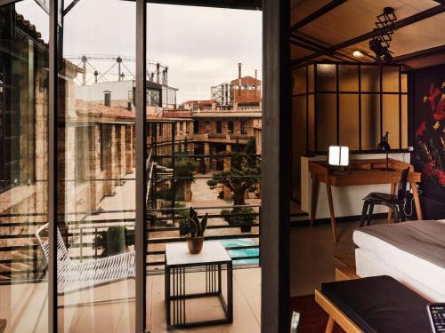 room detail thumbnail 1