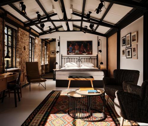 room detail thumbnail 2