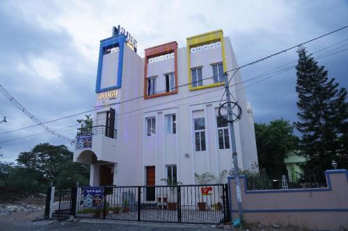 B&B Madurai - PARADISE BANQUET HALL & A/C ROOMS - Bed and Breakfast Madurai