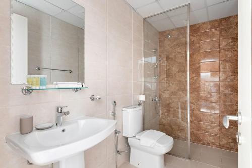Bathroom, Silkhaus Vacation Homes Luxury Studio in Residential Neighborhood in Dubai Silicon Oasis