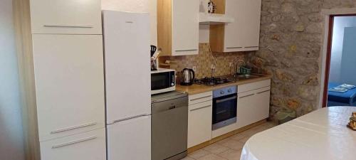 Holiday home in Cesarica 17117 - image 5