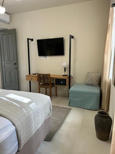 Living Yard Acropolis - image 3