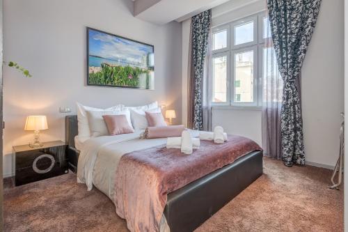 Starlight Luxury Rooms - image 11