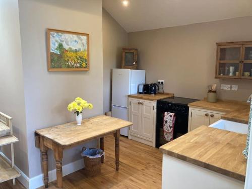 Hen House: Private annexe on stunning farm in Upper Broughton