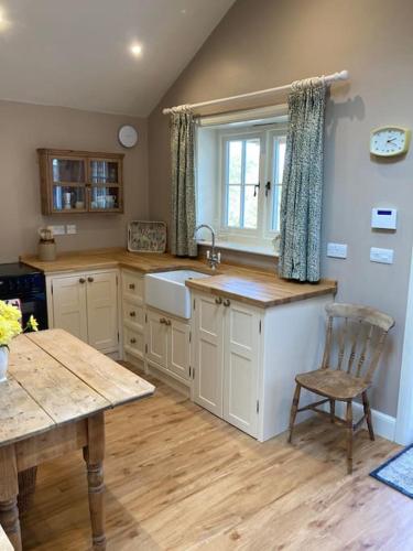 Hen House: Private annexe on stunning farm in Upper Broughton