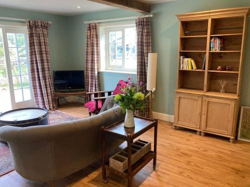 Hen House: Private annexe on stunning farm in Upper Broughton