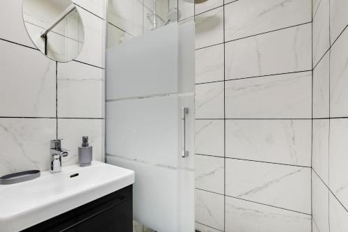 Shower, Appartement Suite 43 aux Portes de Paris in Aubervilliers