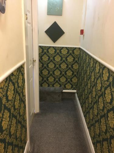 Royal Hotel - image 3