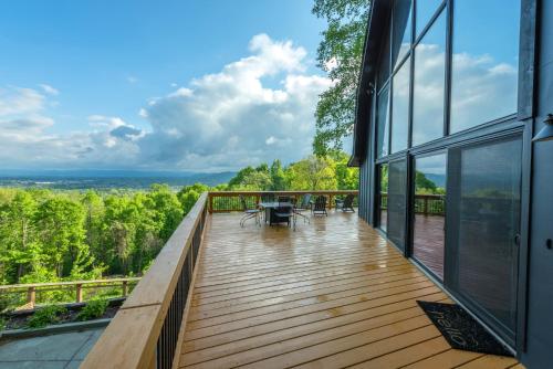 Hudsons Peak on Leisure Mountain in Asheville, USA