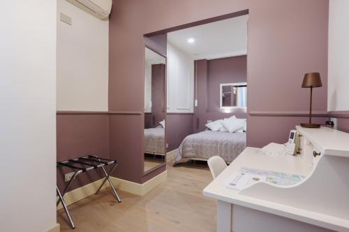 Double or Twin Room image 4