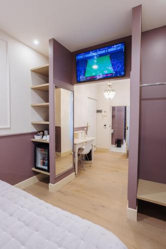 Double or Twin Room image 5