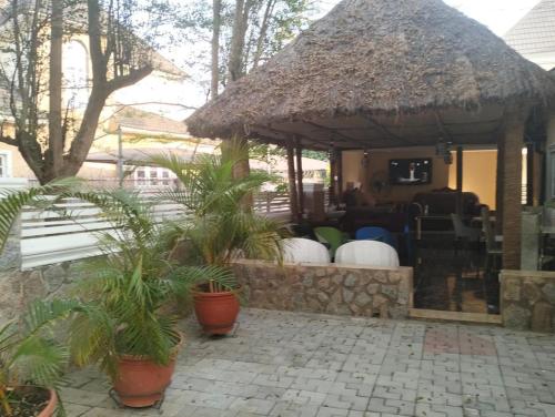 Pub/Lounge, Dazzle Hotels and Apartments Riverpark near Nnamdi Azikiwe nemzetközi repülőtér