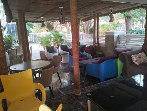 Pub/Lounge, Dazzle Hotels and Apartments Riverpark near Nnamdi Azikiwe nemzetközi repülőtér