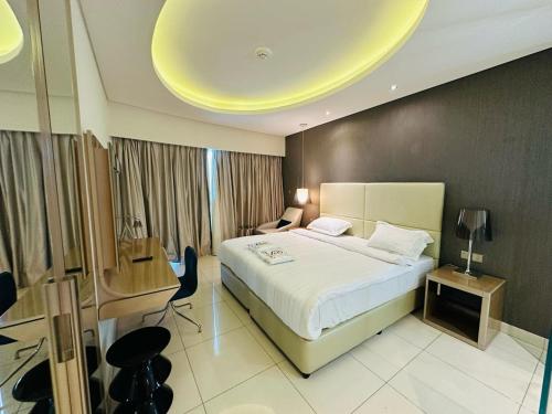 Hollywood Paramount Theme 3 Bedroom Suite - Ezytrac Vacation Homes - main image