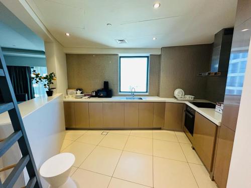 Hollywood Paramount Theme 3 Bedroom Suite - Ezytrac Vacation Homes - image 5