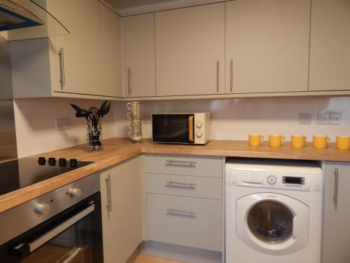 Modern, well located en-suite rooms with parking - Orbitat Accommodations in Cambridge