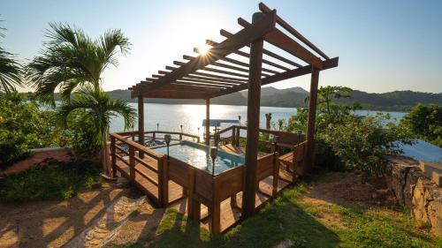 Létesítmények, El Palacio Rosa on Blue Lagoon 2BR Beachfront Suite on pristine & quiet bay w incredible views in Jonesville