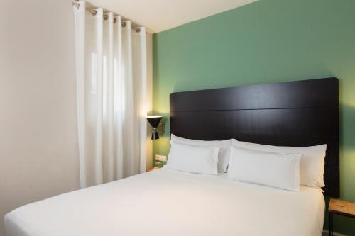 Economy Double Room image 2