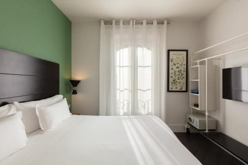 Double Room image 3