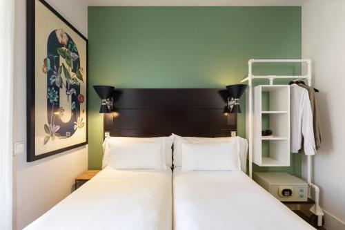 Superior Double or Twin Room with Terrace image 6