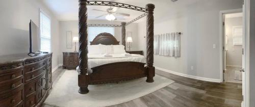 The Cottage House on the Blue Mile - Family Friendly, Close to GSU! detail