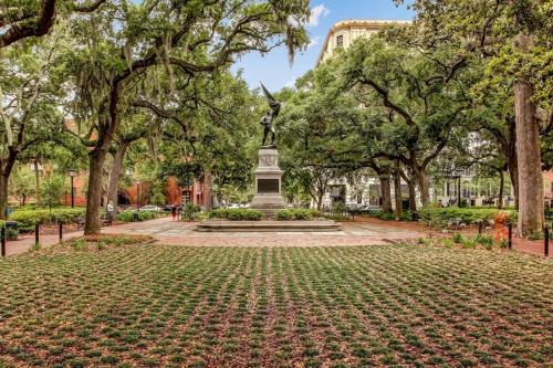 West End Loft - Downtown 5 min walk to River St