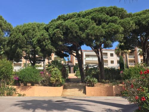 HYEGUY Appartement pour 3 personnes en rez de jardin avec piscine commune à Giens