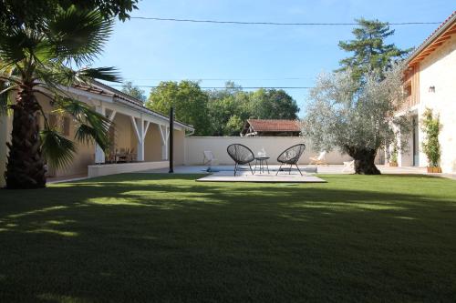 Exterior view, La Maison Bois Carre in Saint-Yzans-de-Medoc