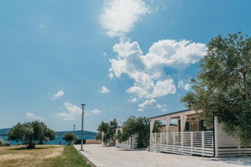 2 bedrooms, 5 beds