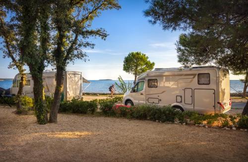 Premium Sea Pitch - empty lot