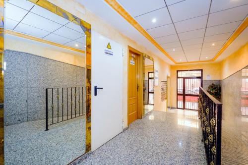 One-Bedroom Apartment image 3