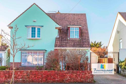 Bournecoast: Detached Home with Garden - HB8535