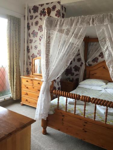 Royal Hotel - image 4
