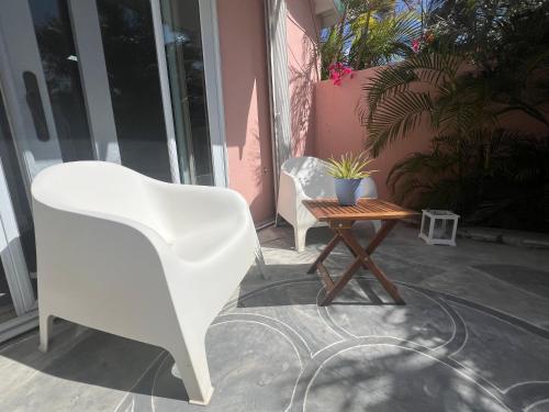Cozzy Apartment on the Caribbean side-Frigate Bay photo 1