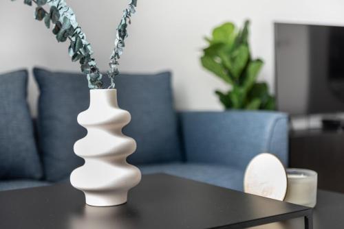 Silkhaus comfy DIFC studio with Burj Khalifa view - image 6