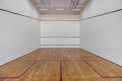 Silkhaus comfy DIFC studio with Burj Khalifa view - image 13