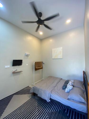 AzHAUZ Guestroom & Campsite in Pantai Teluk Mak Nik