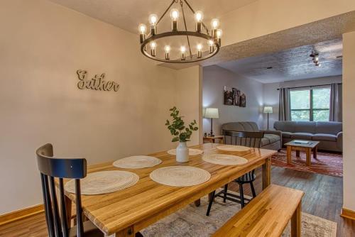 Pinecrest Townhomes-3 units-6Bed7 5Bath-Renovated in Pigeon Forge, USA